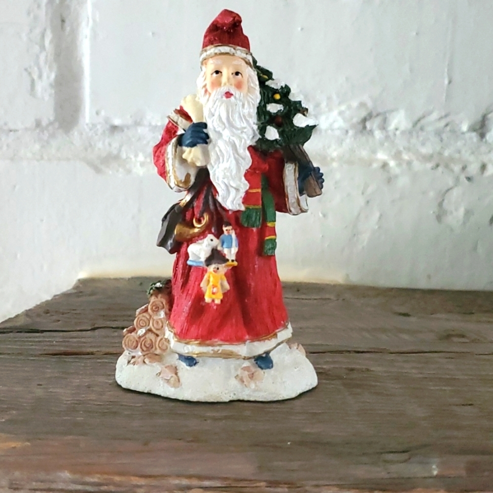 International Santa Collection figurine. Germany